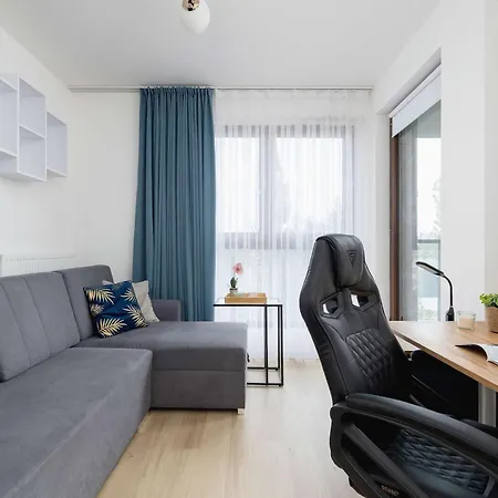 2-bedroom With Balcony & Parking In Cracow By Renters Lägenhet Kraków
