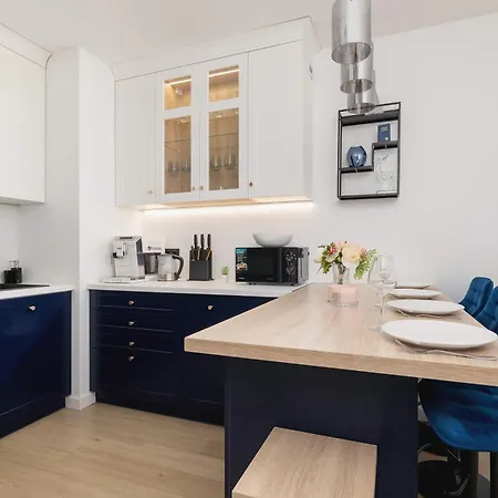 2-bedroom With Balcony & Parking In Cracow By Renters Lägenhet Kraków