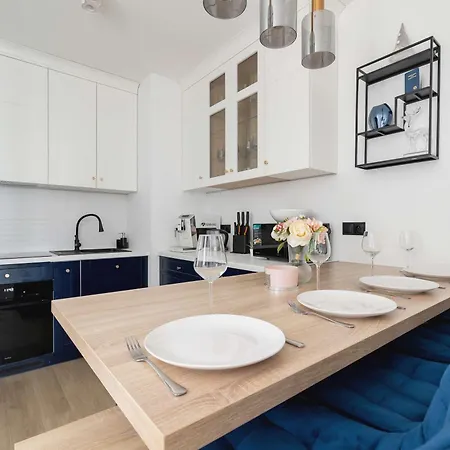 2-bedroom With Balcony & Parking In Cracow By Renters * Kraków