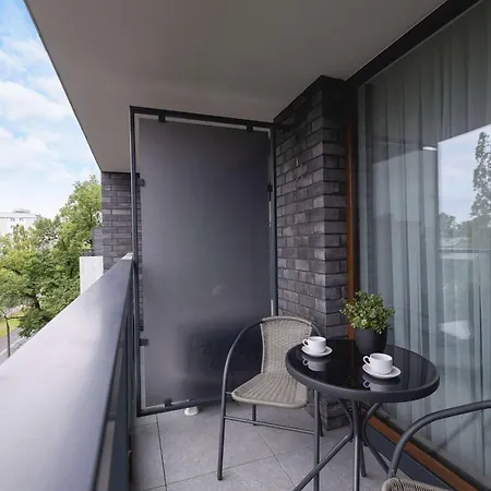 2-bedroom With Balcony & Parking In Cracow By Renters *