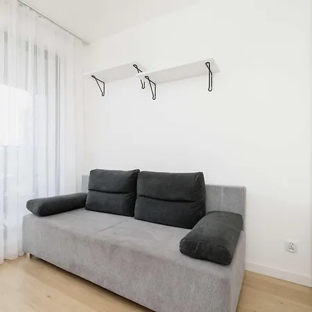 Lägenhet 2-bedroom With Balcony & Parking In Cracow By Renters Kraków