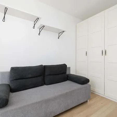 Lägenhet 2-bedroom With Balcony & Parking In Cracow By Renters *