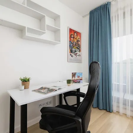 2-bedroom With Balcony & Parking In Cracow By Renters Kraków
