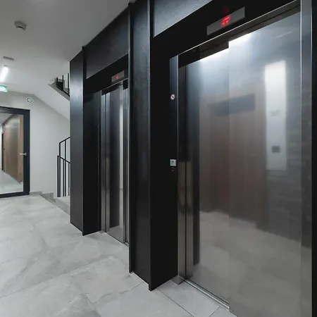 2-bedroom With Balcony & Parking In Cracow By Renters Lägenhet Kraków