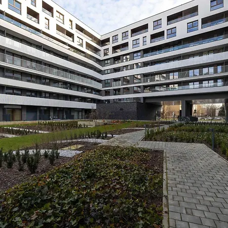 2-bedroom With Balcony & Parking In Cracow By Renters