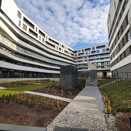 Διαμέρισμα 2-bedroom With Balcony & Parking In Cracow By Renters