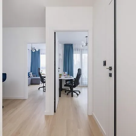 2-bedroom With Balcony & Parking In Cracow By Renters *